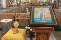 В Знаменском кафедральном соборе встретили икону и ковчег с частицей мощей святителя Николая Чудотворца
