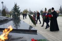 Куряне возложили цветы к могиле Неизвестного солдата и почтили память героев 