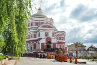 Митрополит Курский и Рыльский Герман освятил возрожденный Воскресенский храм Знаменского монастыря