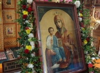 В Курск принесен чтимый список с иконы Божией Матери «Троеручица» 