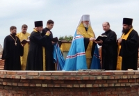 Митрополит Герман освятил закладной камень в основание будущего храма в деревне Курица 