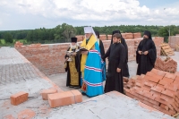 Митрополит Герман освятил закладной камень в основание храма в честь Успения Божией Матери