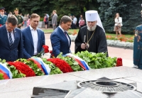 В Курске на мемориале возложили венки и цветы в честь 80-летия Победы в Курской битве